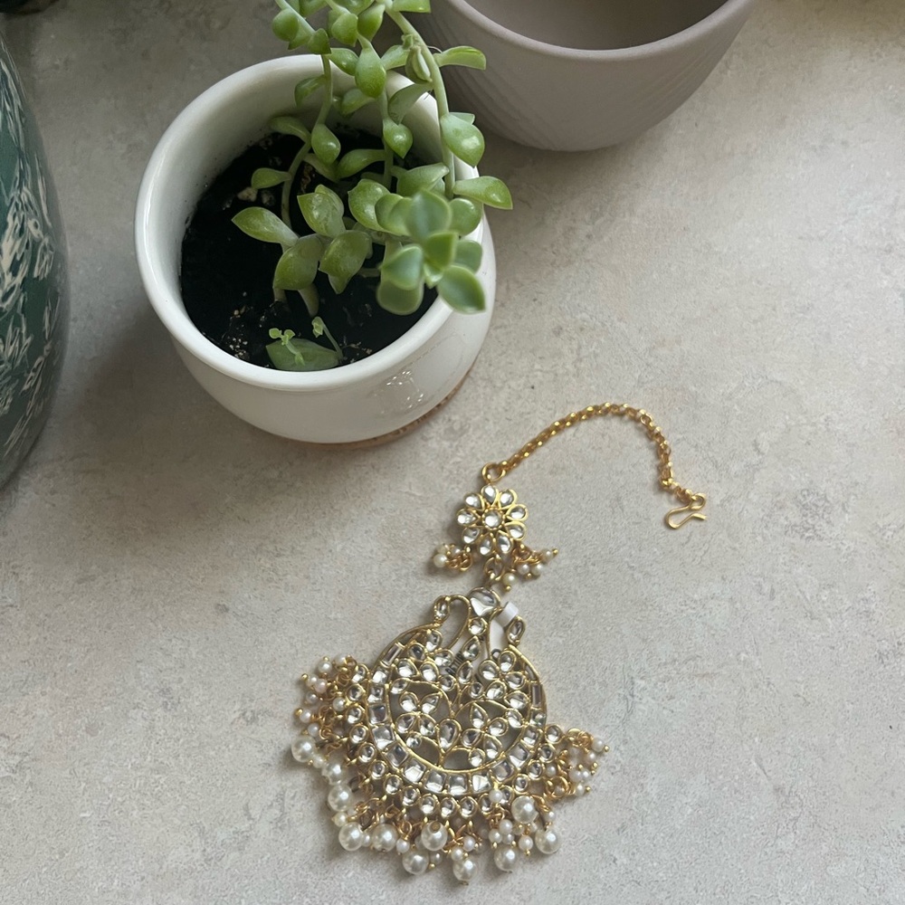 Gold Pearl Maang Tikka